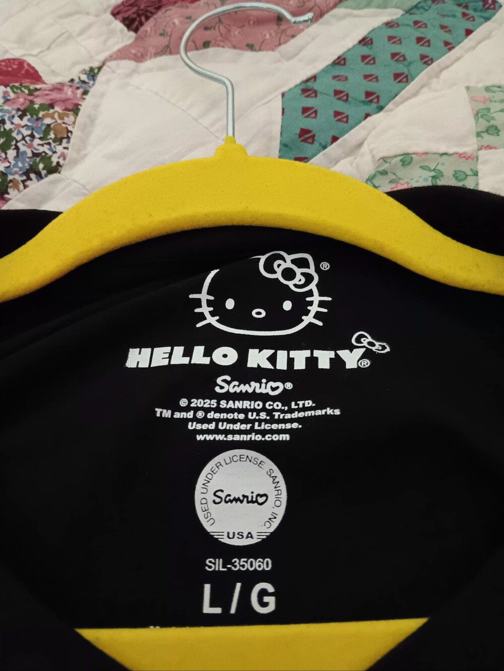 Hello Kitty T-Shirt - Picture 6 of 11